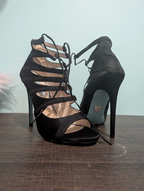 Blue By Betsey Johnson black Lace Up Size 7 Heels