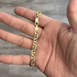 Gucci- mariner link 14k 74mm 16.5gm 9in. Bracelet 
