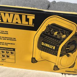 Dewalt 2.5 Gallon Compressor 