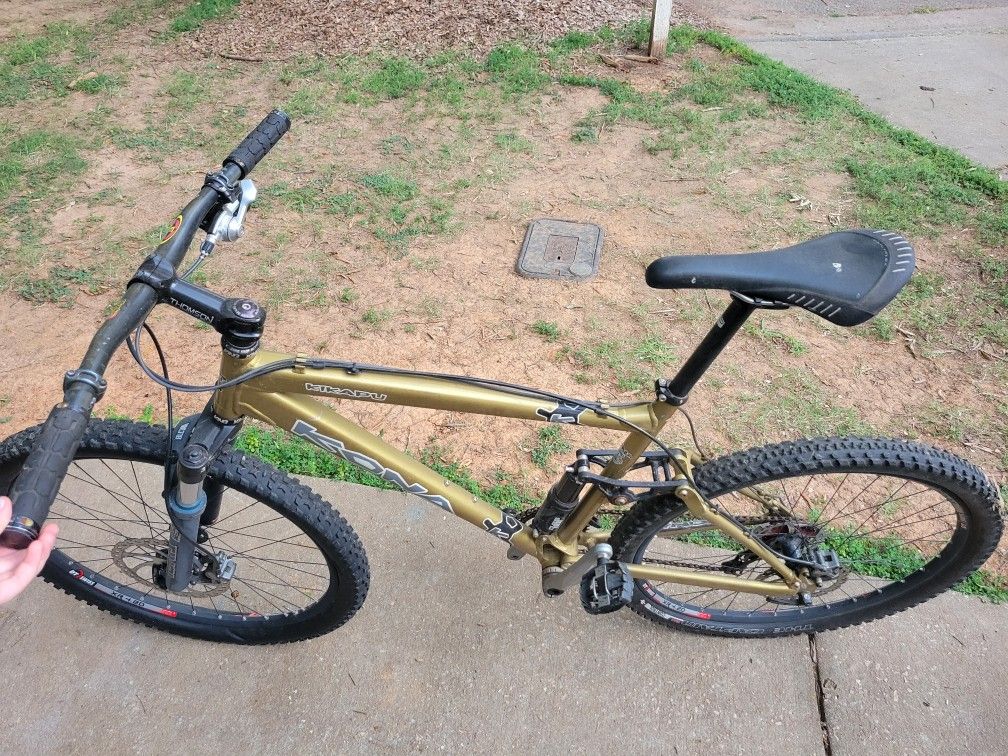 Kona (kikapu) men's bike