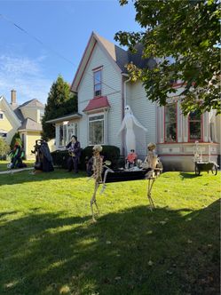 Ultimate Outdoor Halloween Decor Lot – Animatronics, 12ft Inflatable, Skeletons, Skulls & Spiders