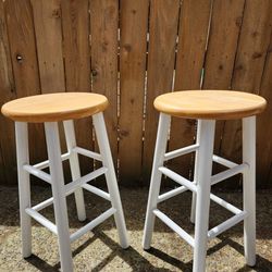 PAIR of WINSOME WOOD 24" BAR STOOLS-Excellent Condition!