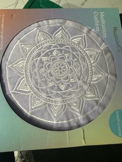 HealthTouch Meditation Cushion