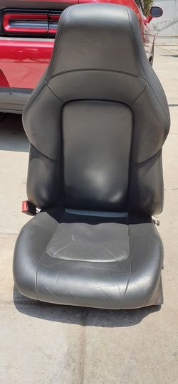 Chrysler crossfire seats