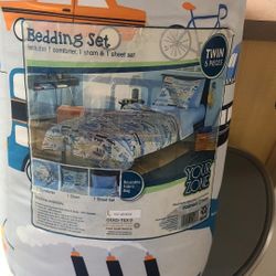 NEW KIDS COMFORTER SET IN BAG COMPLETE SHEETS & ALL