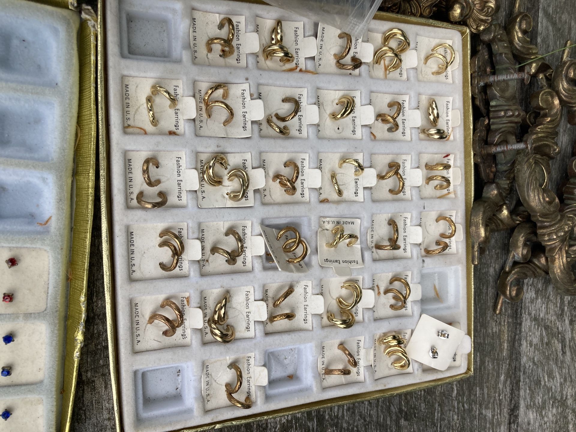 Earrings 