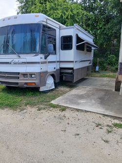 2000 Winnebago Adventurer 35u