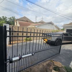 AUTOMATIC GATE!!