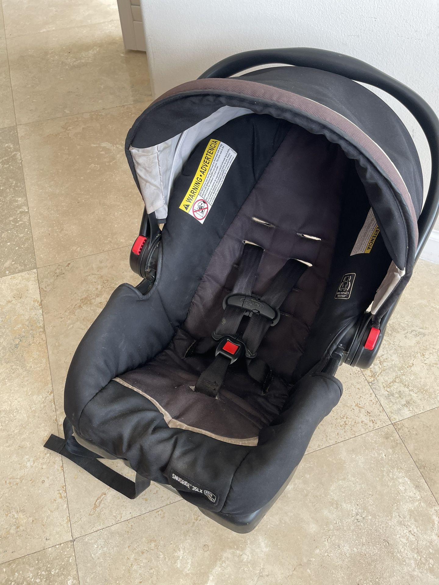 Graco Infant Car Seat - LIKE NEW 