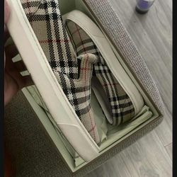 Burberry Size 8 Women 