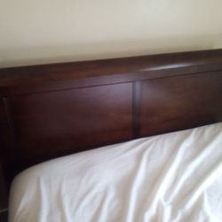 Queen Size Slay Bed Frame And Mattress 