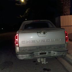 2005 brown Chevy avalanche