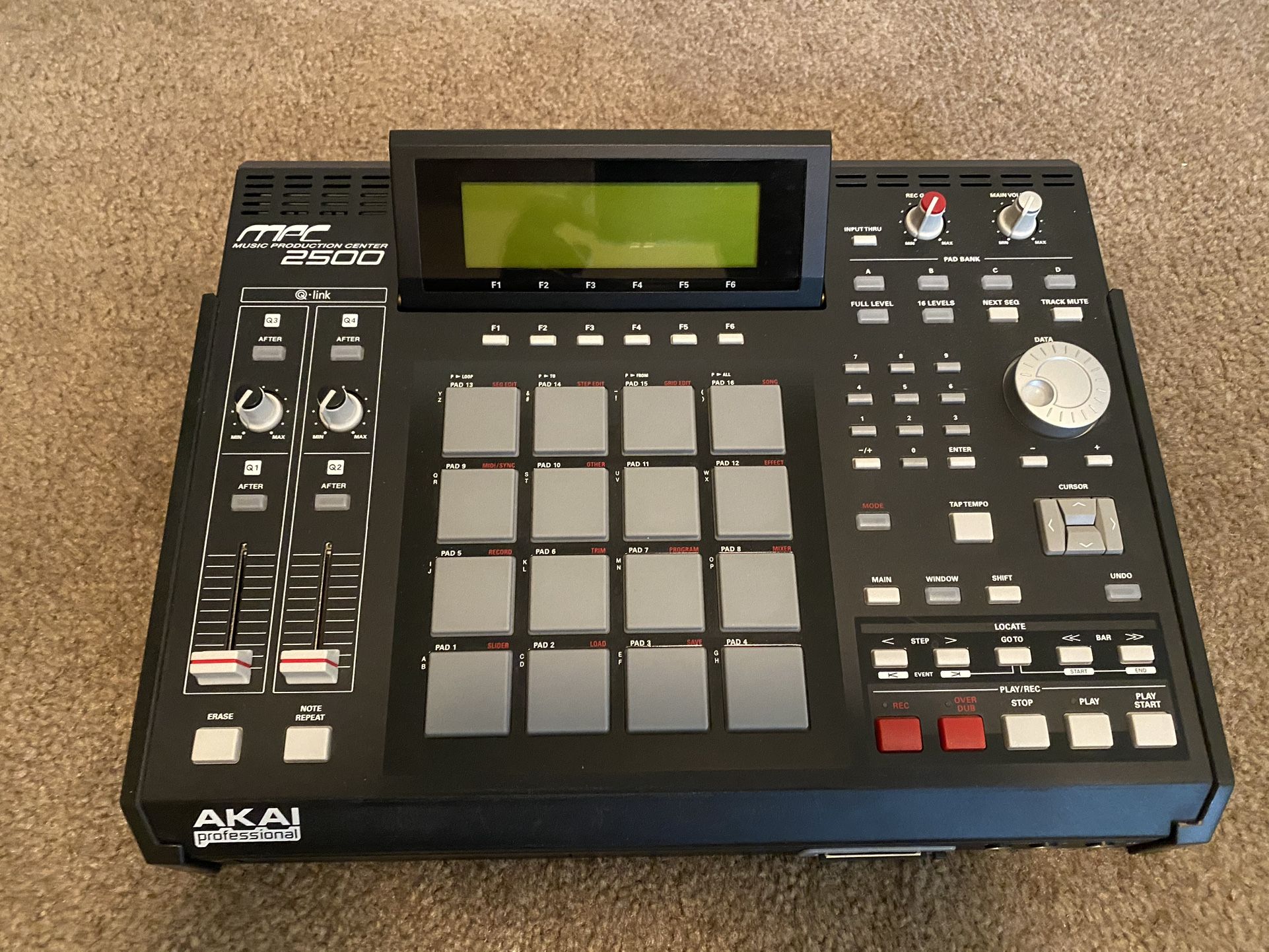 Akai MPC 2500