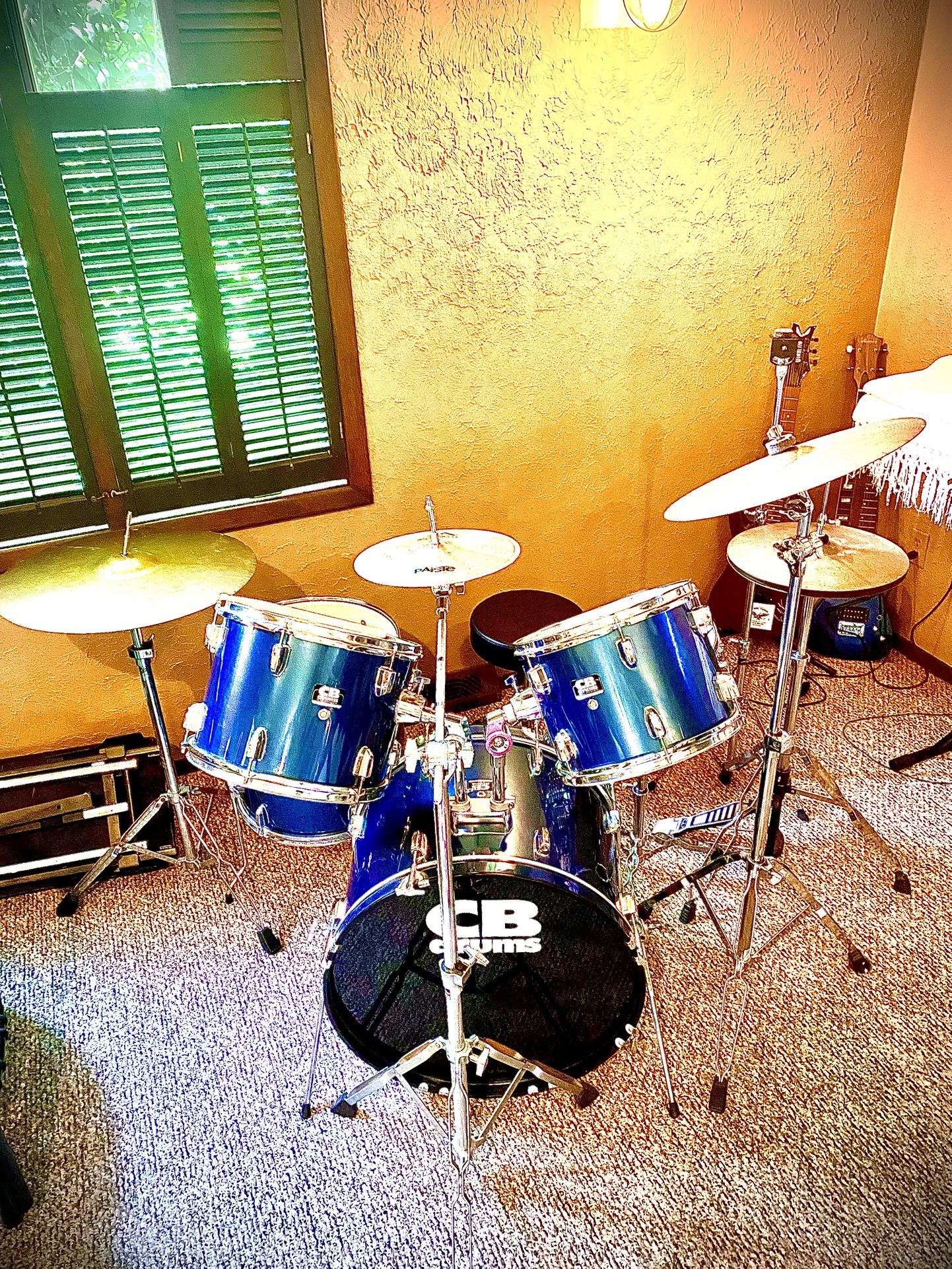 CB Drum Set, 5 Cymbals, Stands Pedals And Throne