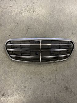 MBZ S580 Front Grille 