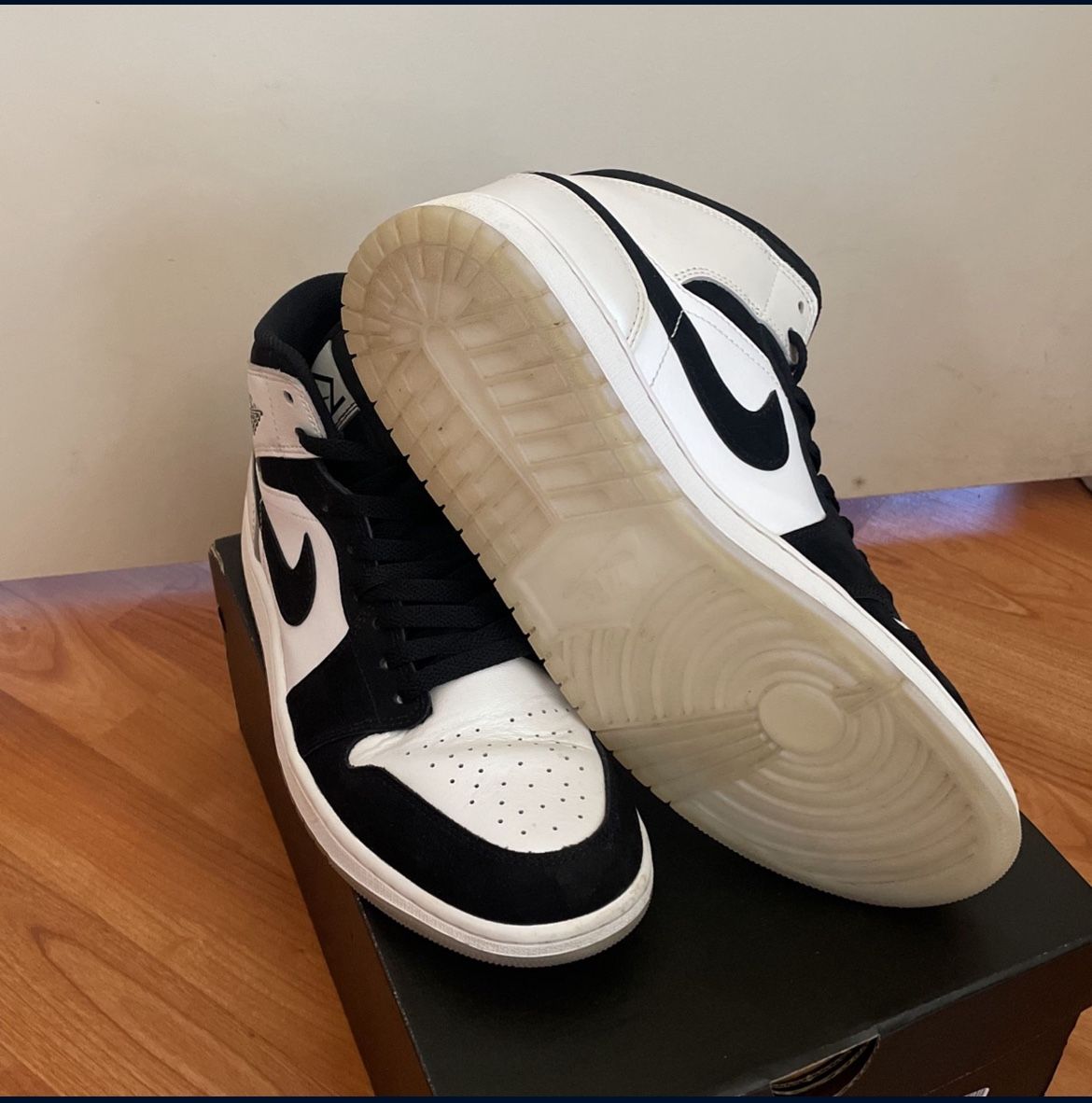 Air Jordan 1 Diamond