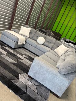 Nice grey U sectional sofa couch (DELIVERY AVAILABLE)