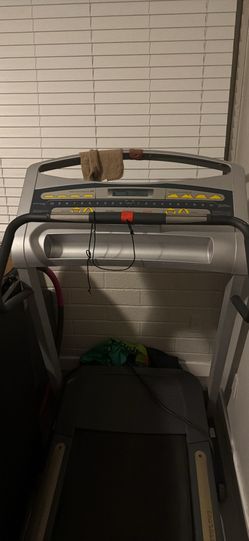 Gold Gym Tredmill
