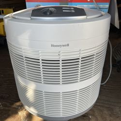Honeywell 50250-s True HEPA Air purifier, 390 sq. ft, White