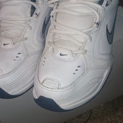 Nike Nike Air Monarch IV Men’s White Navy Sneaker Size 8