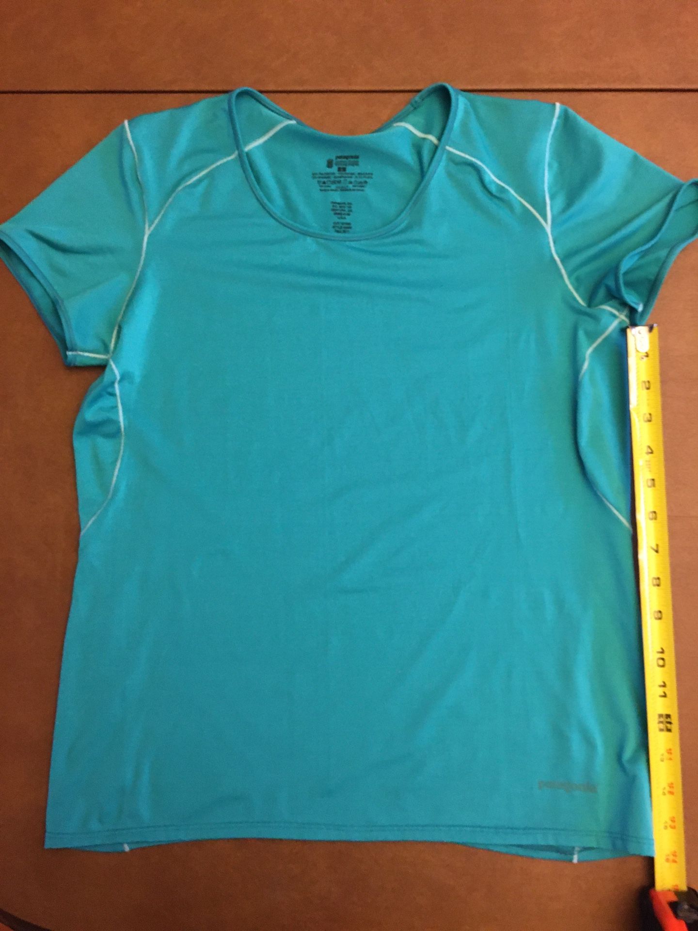 Women’s Patagonia dri fit activewear shirt large