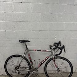 *Bicicleta de carretera trek