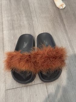 Urban Outfitters Women’s Fuzzy Slides - US 6