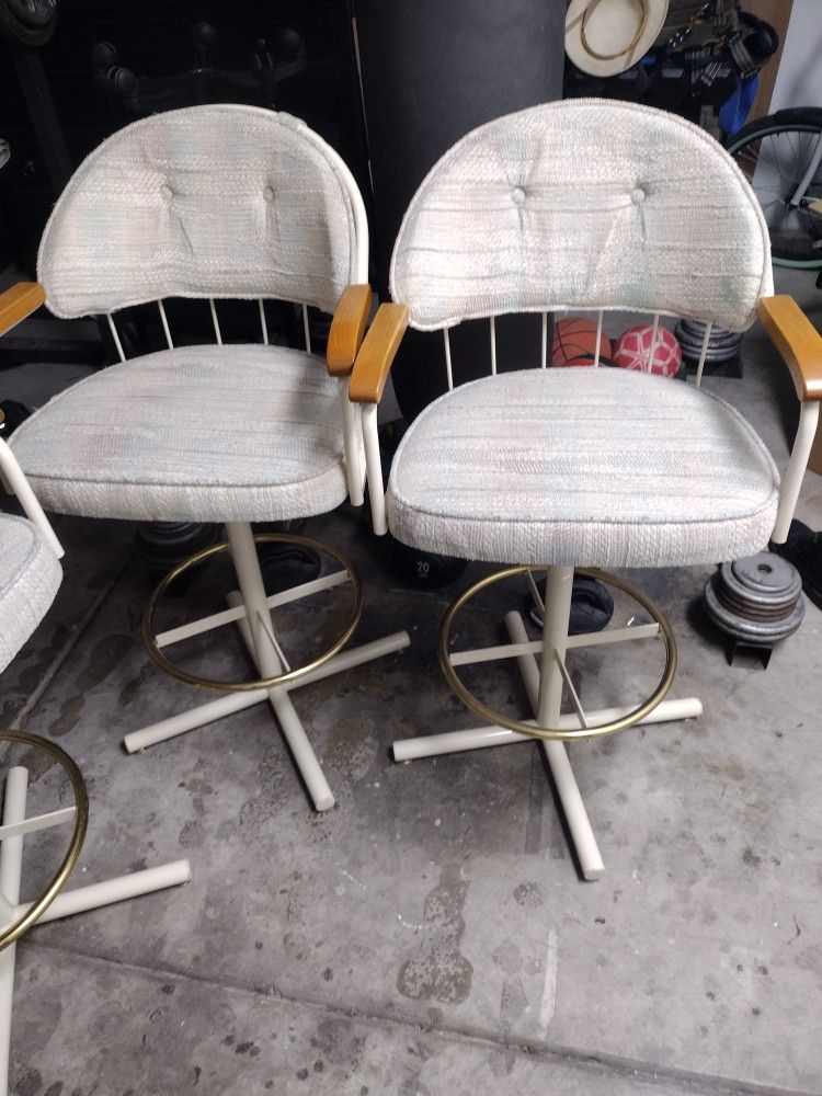 4 Chairs/ Bar Stools