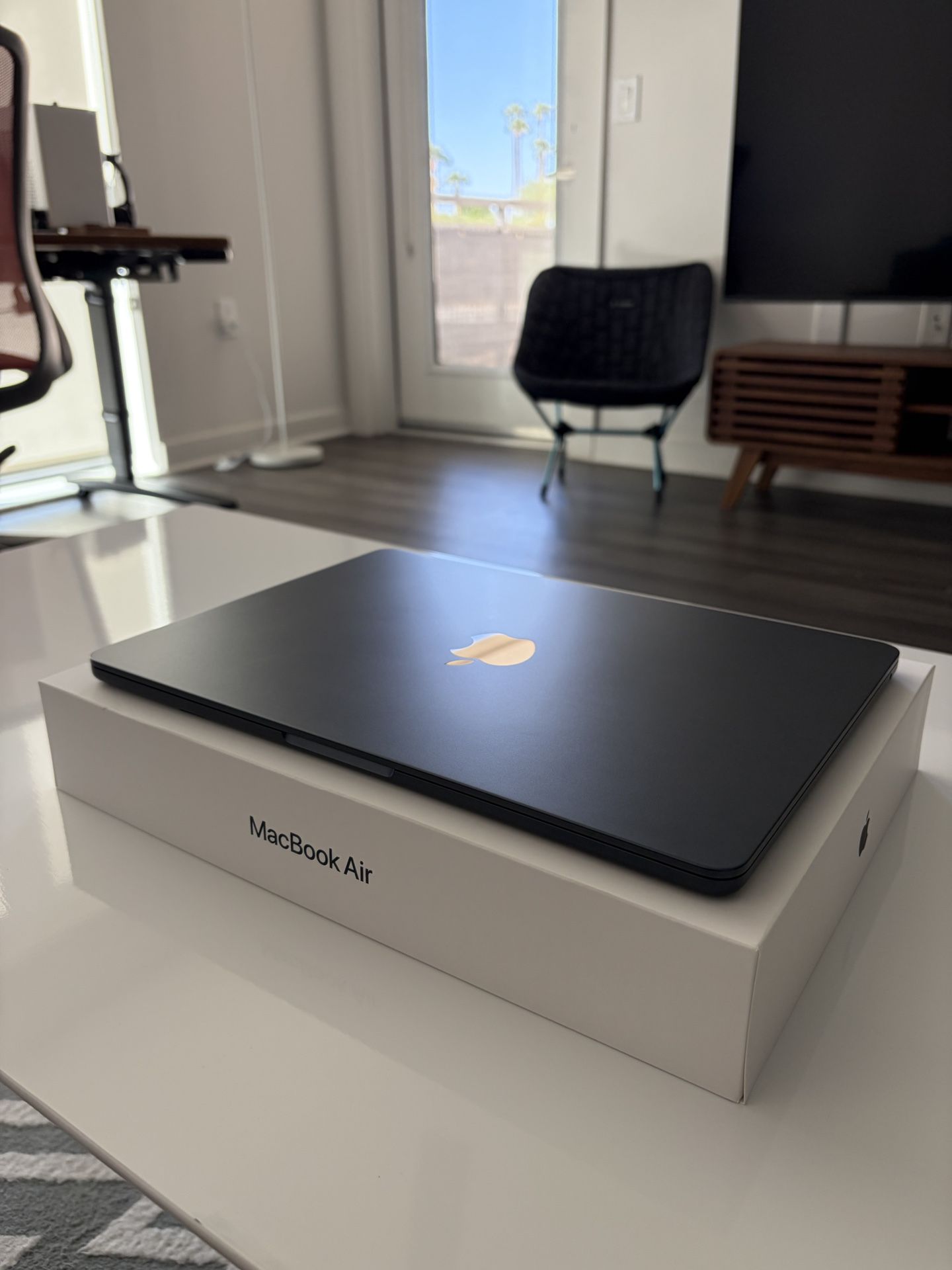 Apple 2024 MacBook Air with M3 chip, 13-inch, 16GB RAM, 512GB SSD, Midnight (Mint Condition)