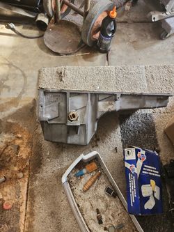 Oil pan And Pump Tube ,power steering Pump,and Manifolds.4.8/2004  Chevy Motor 