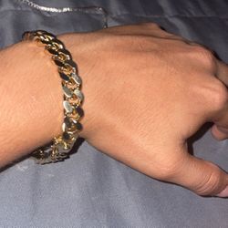 14k Real Gold And A Diamond Bracelet 
