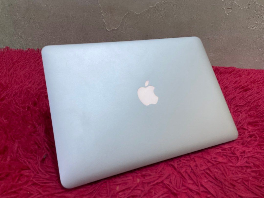 Apple MacBook Air 13” I5/8GB/256GB SSD $180