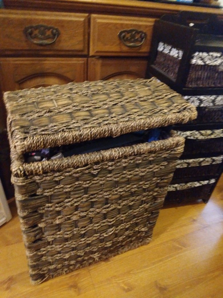 Hamper an Side Table