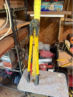Bolt cutters