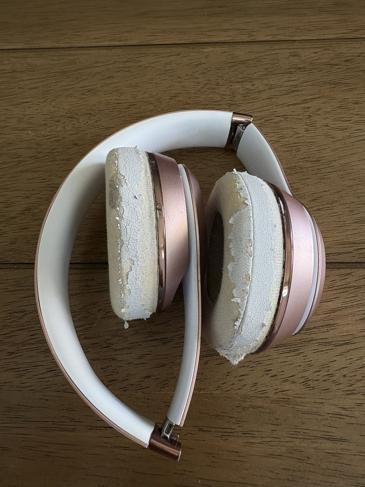 Beats Solo Rose Gold