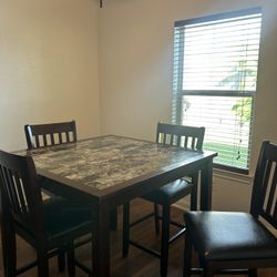 Dinning Table With 4 Chairs 
