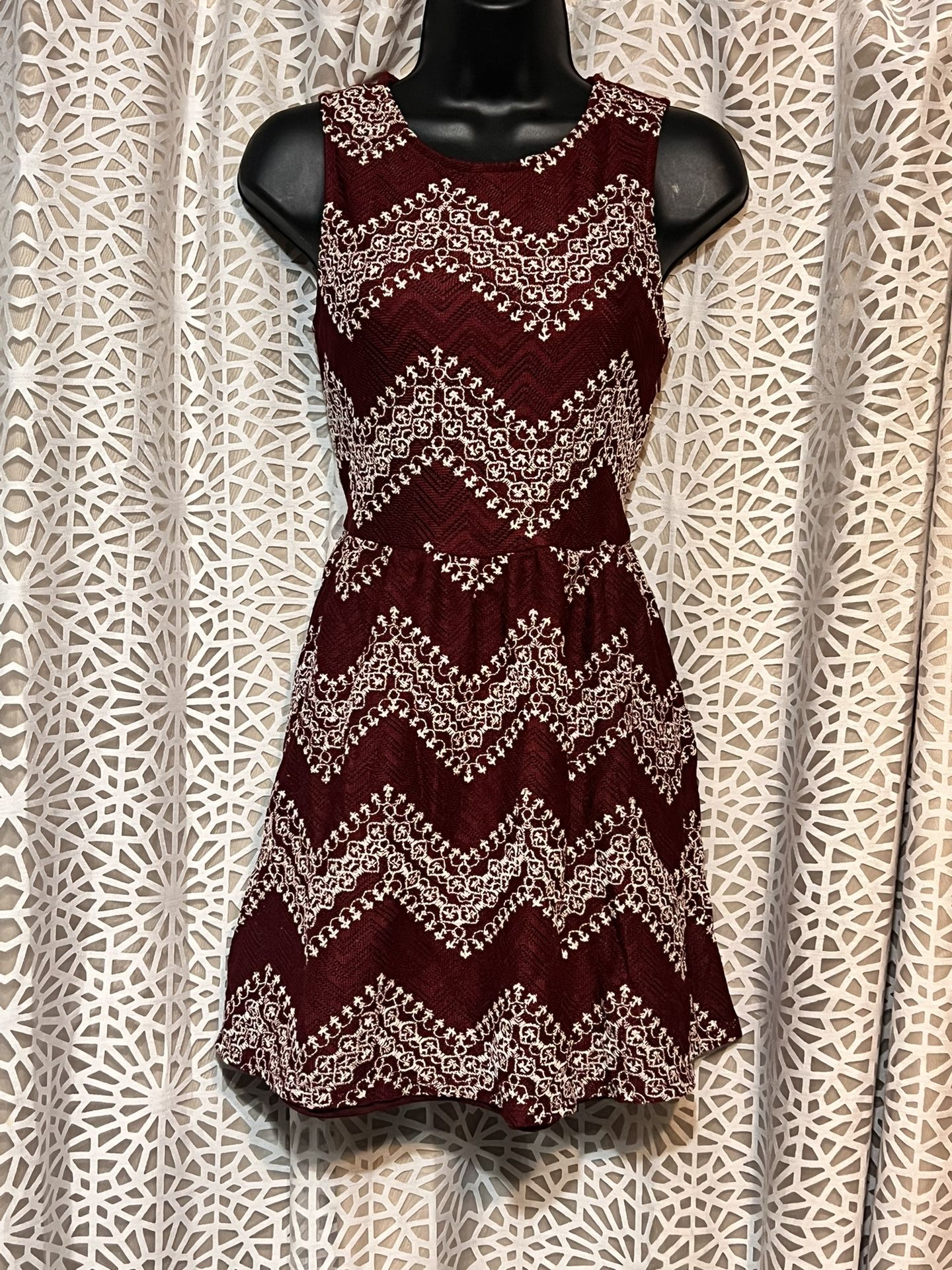Xhilaration Women's Dress Med Lined Burgundy & White