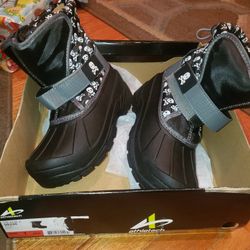 Boys Size 1 Snowboots