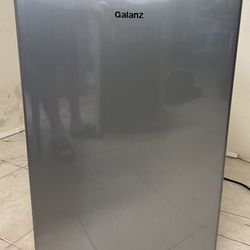 Galanz Mini-Fridge w/Small Freezer
