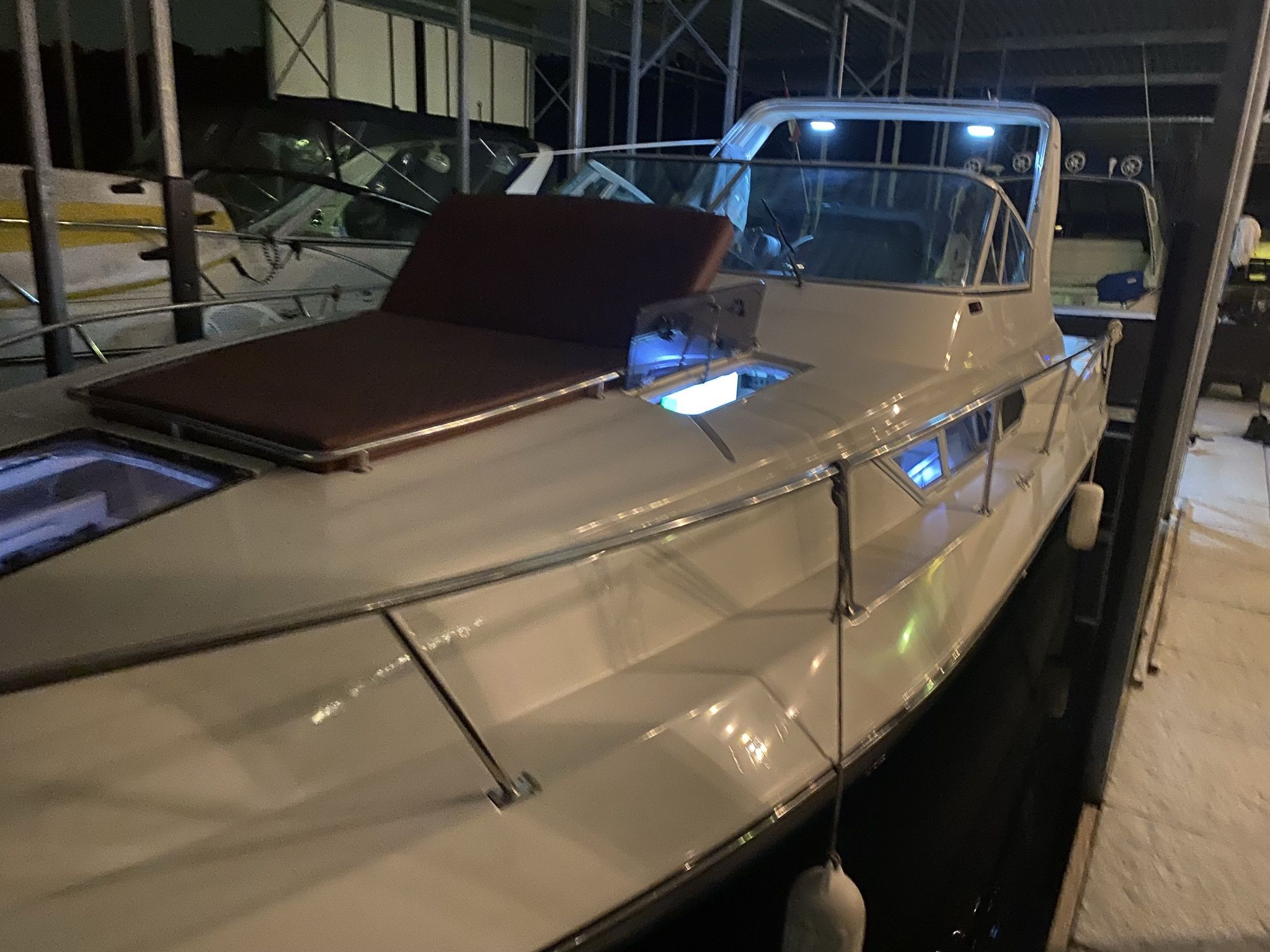 90 Cruises yacht 3210 Sea Devil