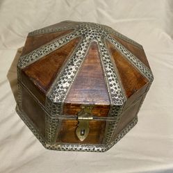 ANTIQUE BOX 