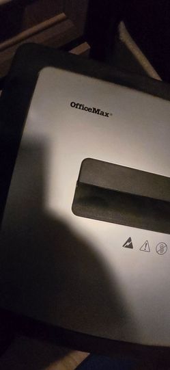 OfficeMax 10-Sheet Cross-Cut Shredder, OM01288