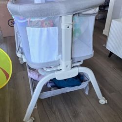 HARPPA 2-in-1 Baby Bassinet with Mattress, Cover + Toy Bar