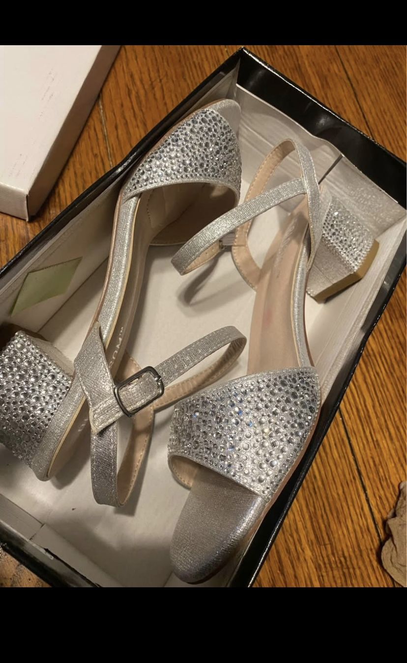 De Blossom Annie Low Heels 15$ Size 8.5