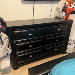 Dresser (6 Drawers )