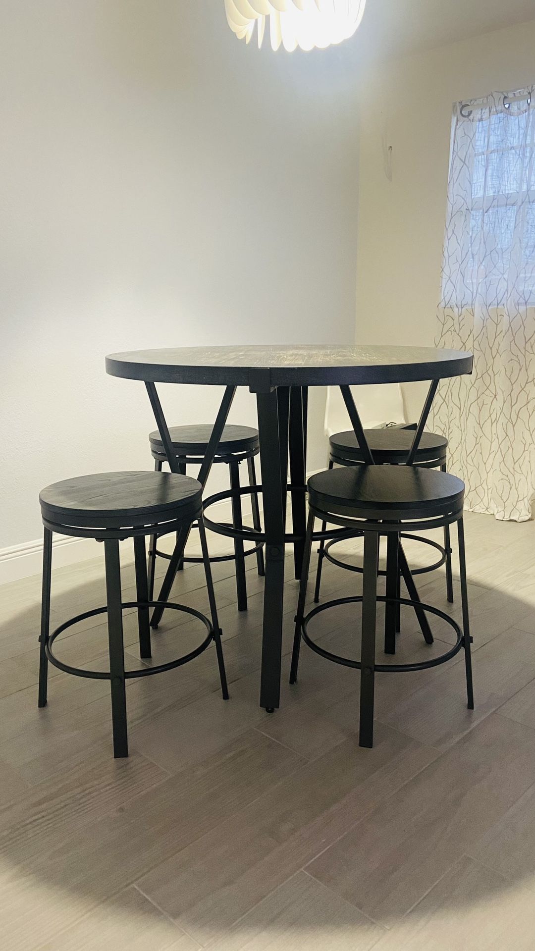 High top Dinning Table With 4 Spinning Chairs