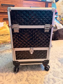 Cosmetic suitcase
