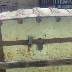19th century   victorian   dome top steamer trunk 