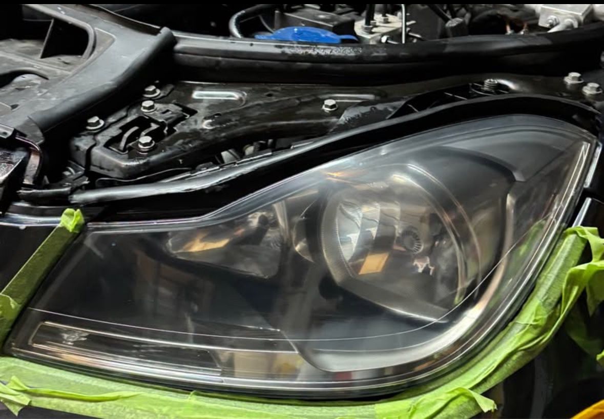 Mercedes-Benz W204 C250/C300/C350 Halogen Headlights (Pair) – OEM – 2012–2014 Facelift