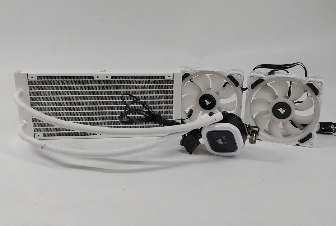 White Corsair iCUE H100i RGB Pro XT